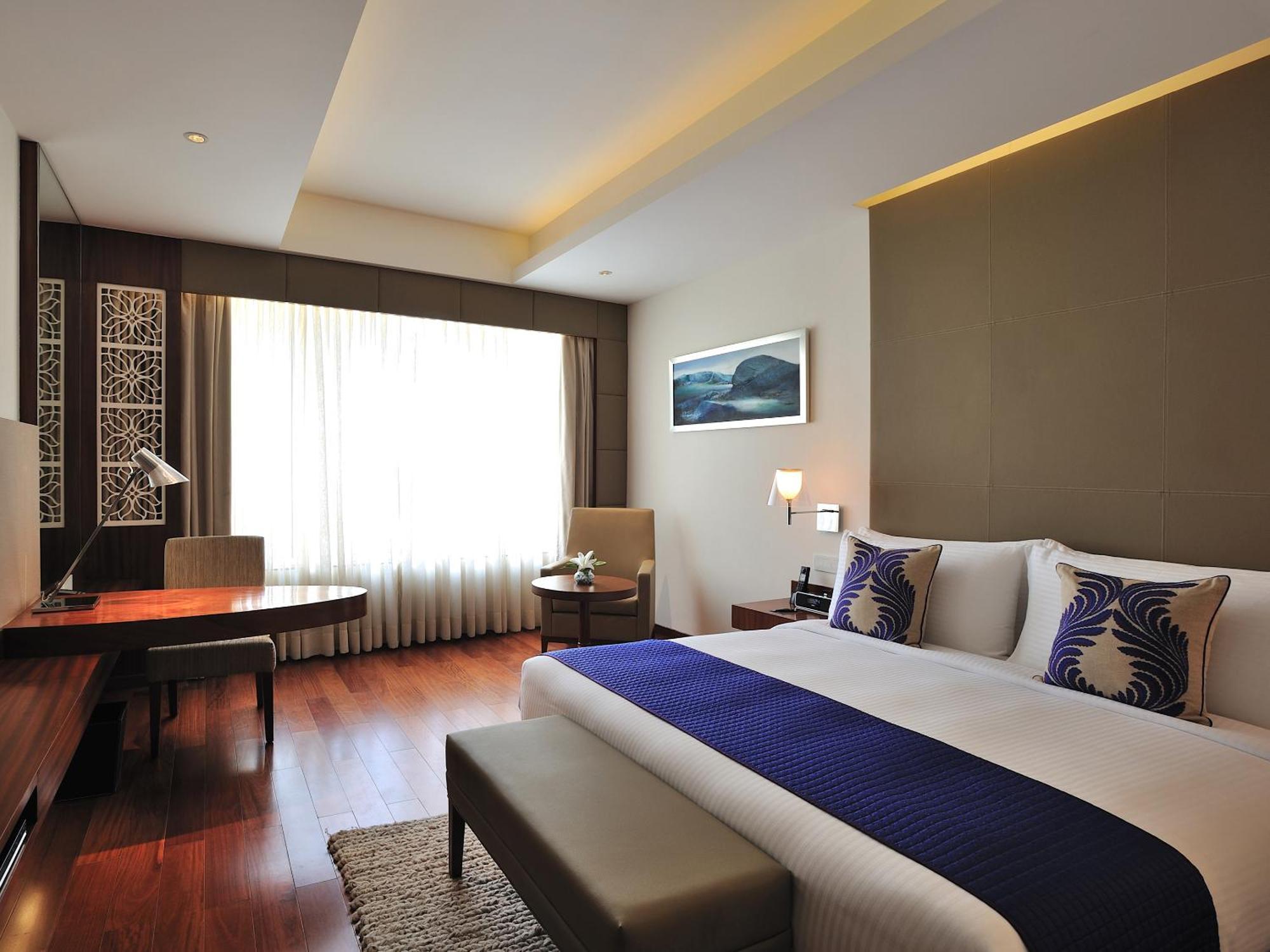 The Anya Hotel-Golf Course Road Гургаон Екстериор снимка