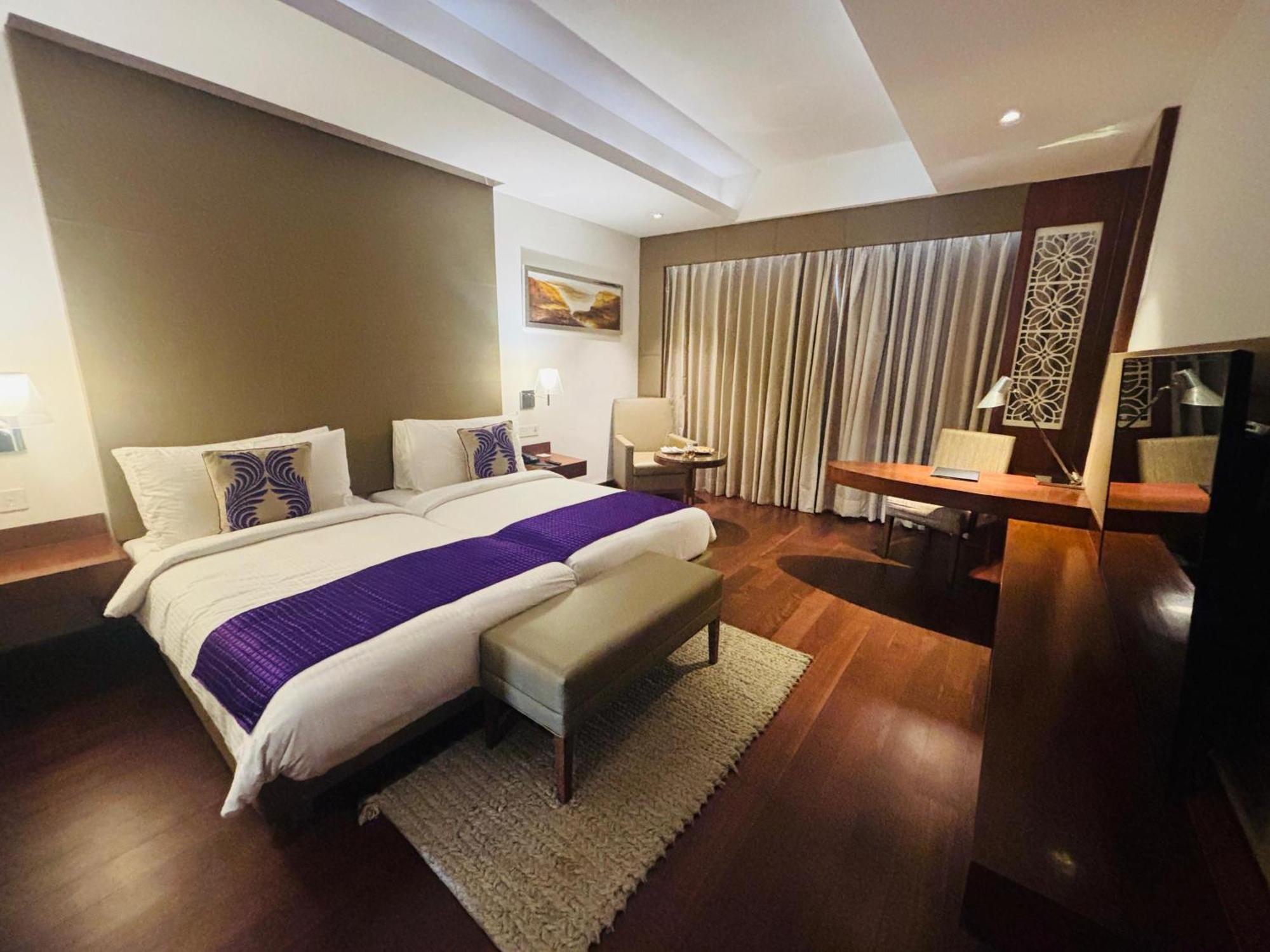 The Anya Hotel-Golf Course Road Гургаон Екстериор снимка