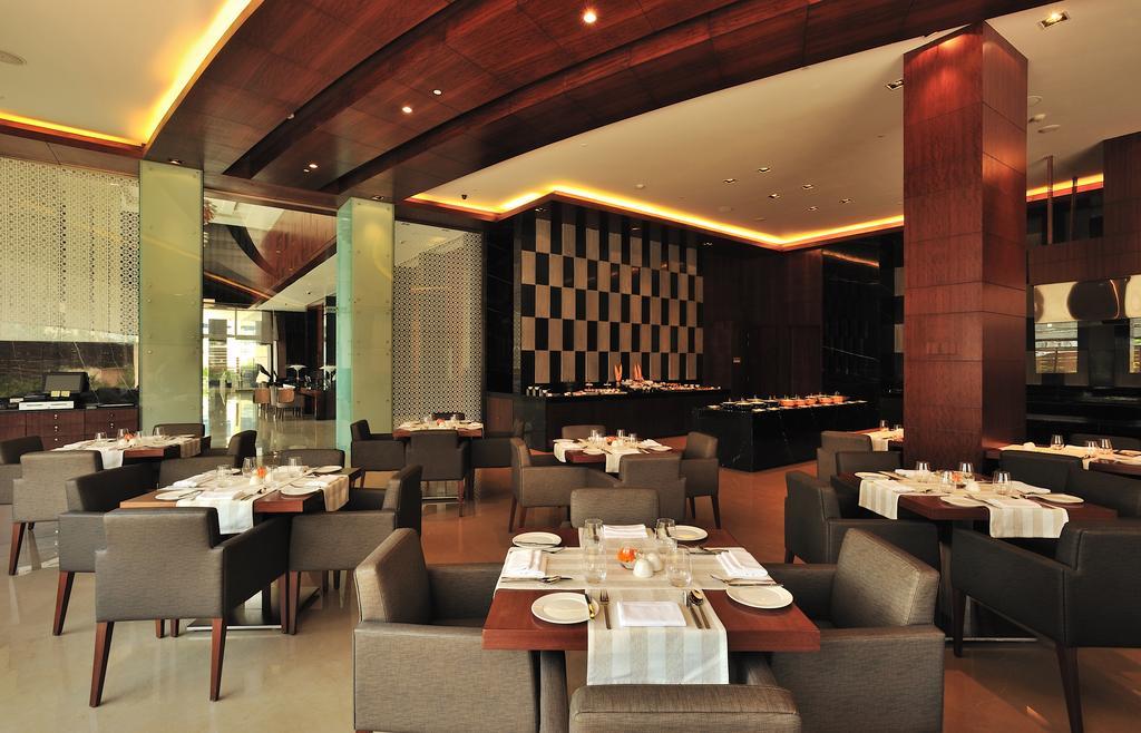 The Anya Hotel-Golf Course Road Гургаон Екстериор снимка