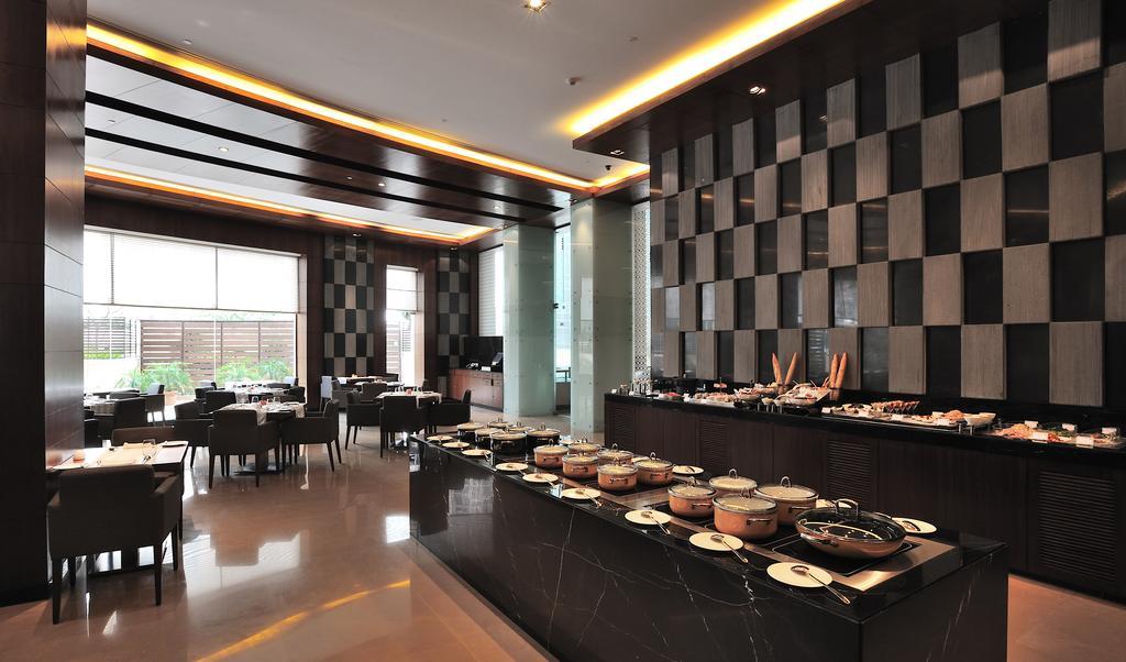 The Anya Hotel-Golf Course Road Гургаон Екстериор снимка