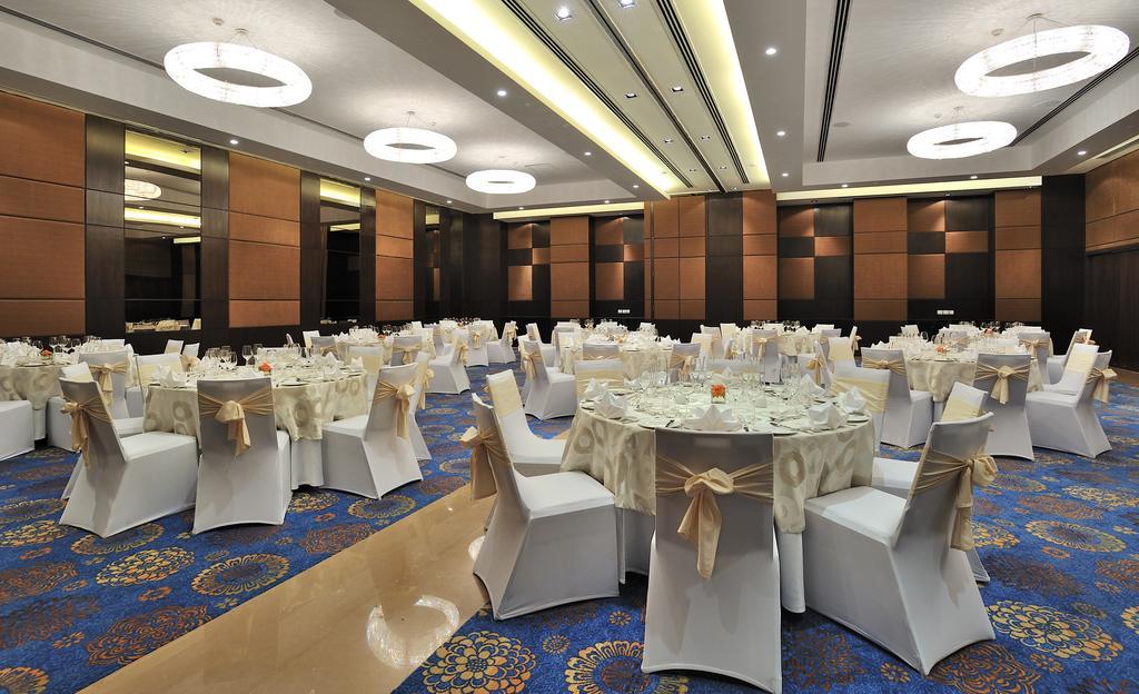 The Anya Hotel-Golf Course Road Гургаон Екстериор снимка
