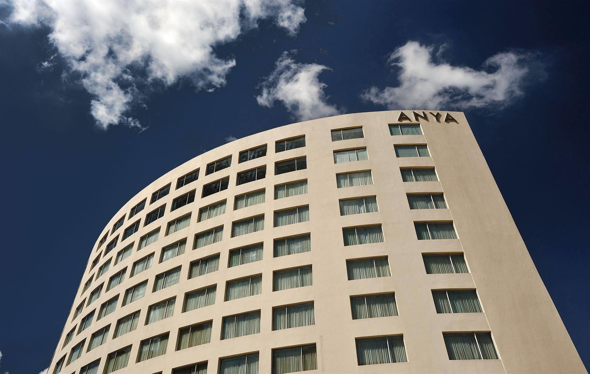 The Anya Hotel-Golf Course Road Гургаон Екстериор снимка